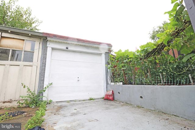 111 OAKLEY RD, Upper Darby, PA 19082