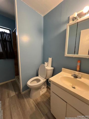 302 sheep hill, Dilley, TX 78017