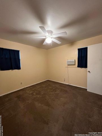 302 sheep hill, Dilley, TX 78017