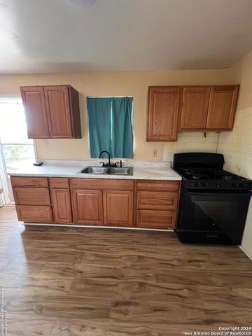 302 sheep hill, Dilley, TX 78017