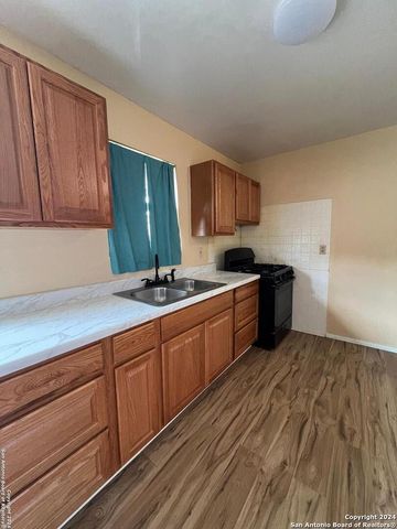 302 sheep hill, Dilley, TX 78017