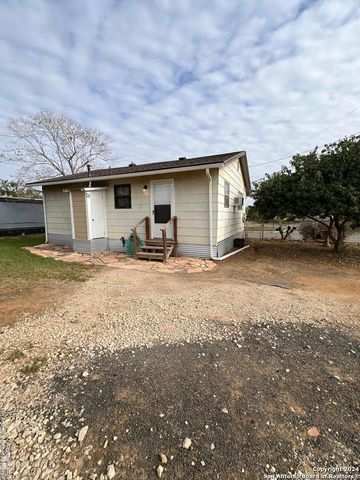 302 sheep hill, Dilley, TX 78017
