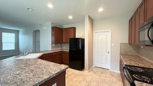 8423 BRAZOS PT, San Antonio, TX 78252