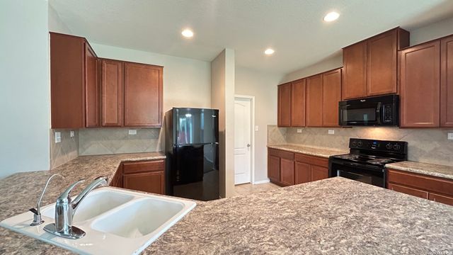 8423 BRAZOS PT, San Antonio, TX 78252