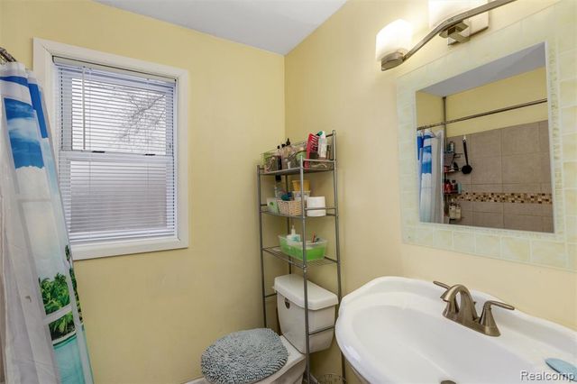 18240 Webster Avenue, Southfield, MI 48076