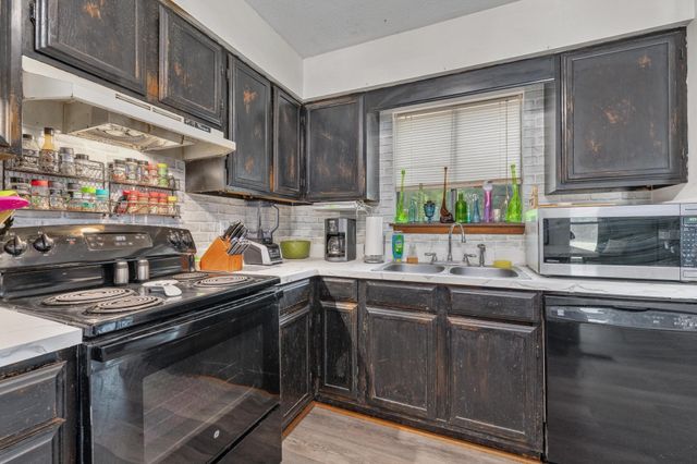 603 E 54th Street South, Wichita, KS 67216