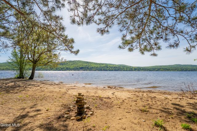 224 North Shore Road, Edinburg, NY 12835