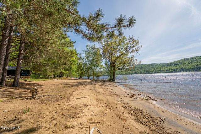 224 North Shore Road, Edinburg, NY 12835