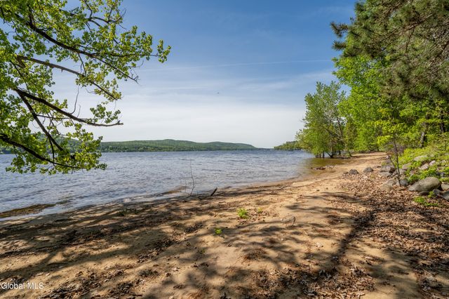 224 North Shore Road, Edinburg, NY 12835