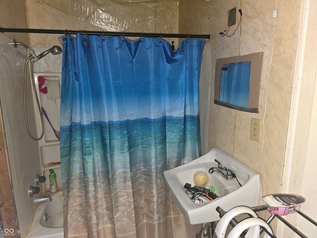 104 E North Street, Greenfield, IN 46140