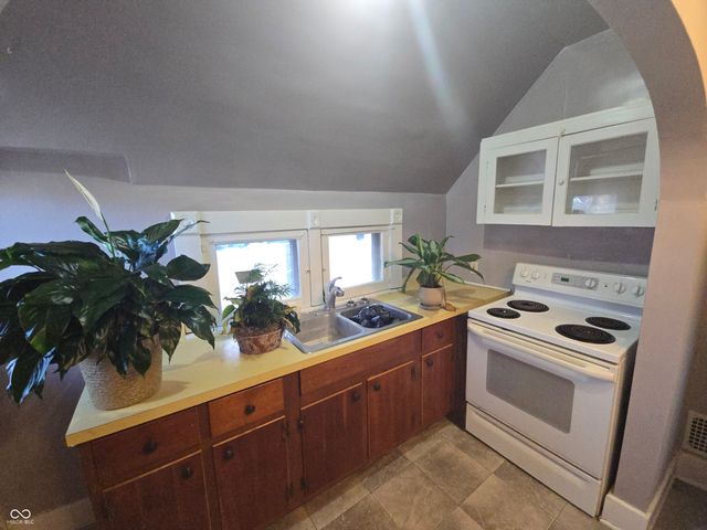 104 E North Street, Greenfield, IN 46140