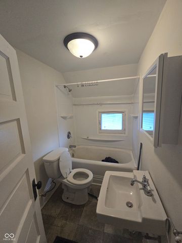 104 E North Street, Greenfield, IN 46140