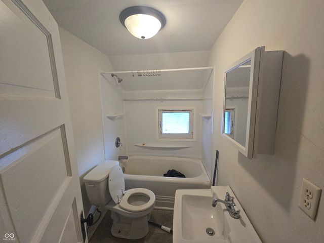 104 E North Street, Greenfield, IN 46140