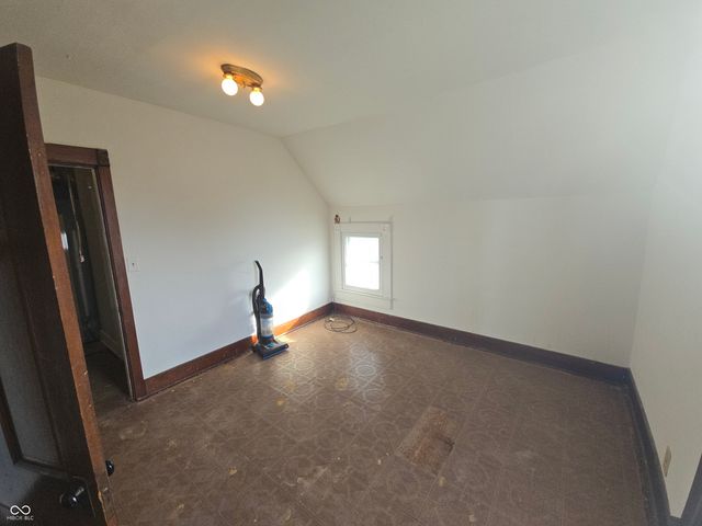 104 E North Street, Greenfield, IN 46140