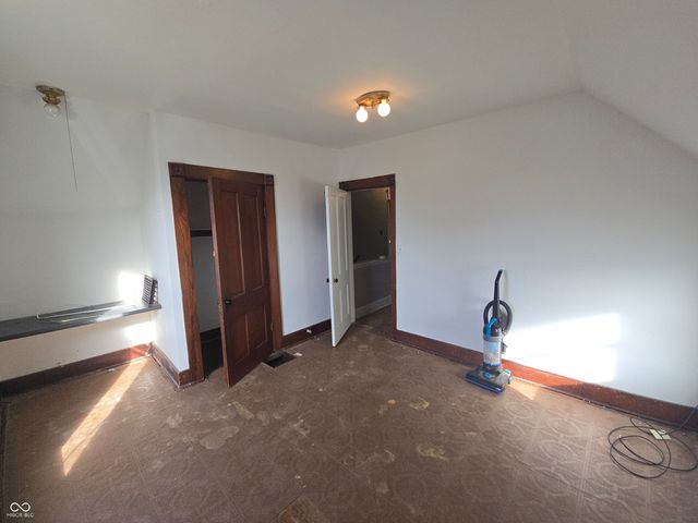 104 E North Street, Greenfield, IN 46140