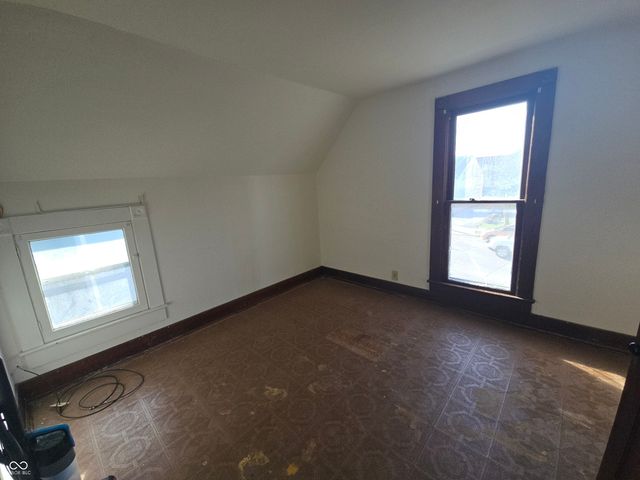 104 E North Street, Greenfield, IN 46140