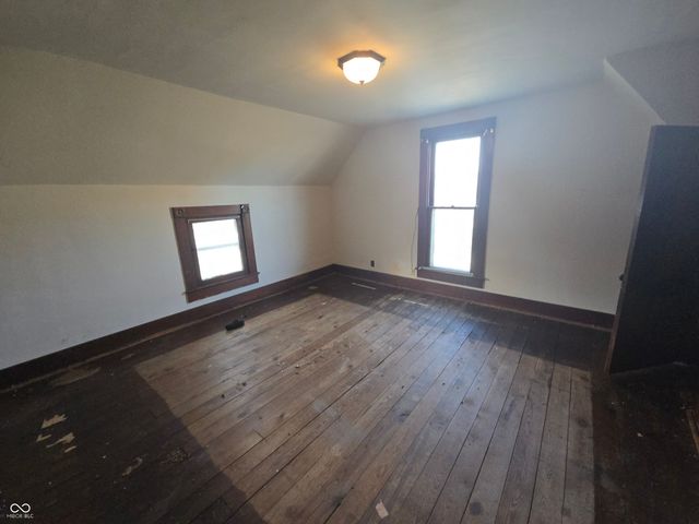 104 E North Street, Greenfield, IN 46140