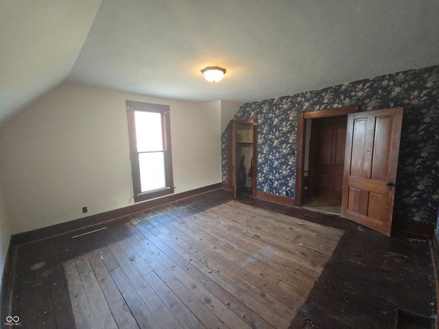 104 E North Street, Greenfield, IN 46140