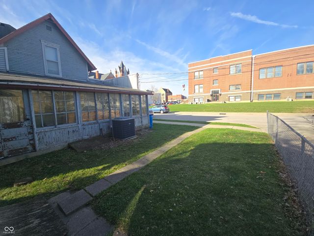 104 E North Street, Greenfield, IN 46140