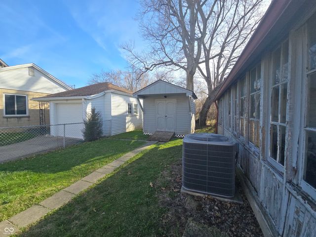 104 E North Street, Greenfield, IN 46140