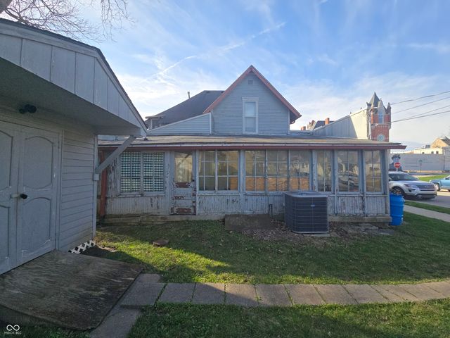 104 E North Street, Greenfield, IN 46140