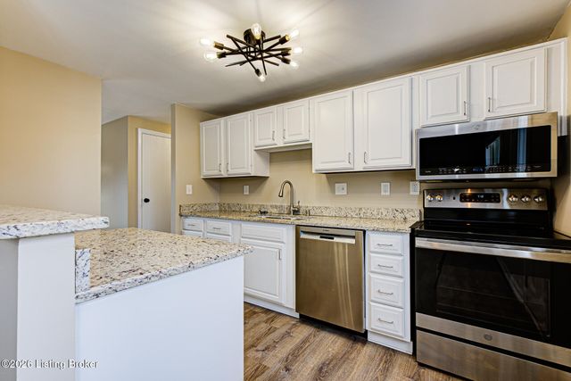 9307 Marse Henry Dr, Jeffersontown, KY 40299