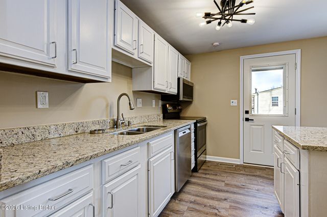 9307 Marse Henry Dr, Jeffersontown, KY 40299