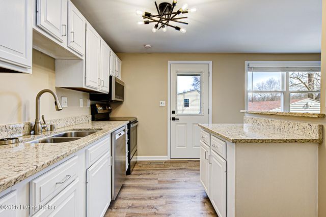 9307 Marse Henry Dr, Jeffersontown, KY 40299