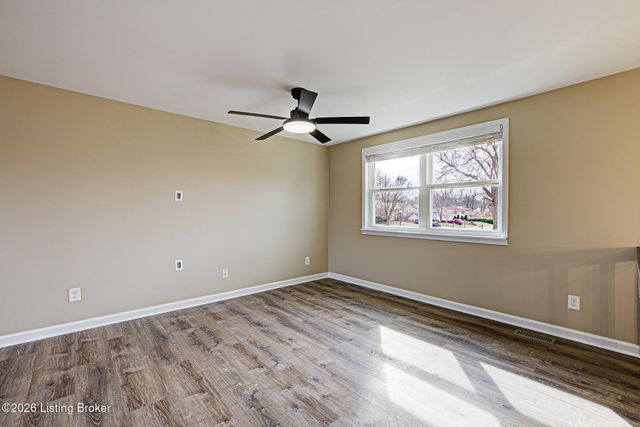 9307 Marse Henry Dr, Jeffersontown, KY 40299