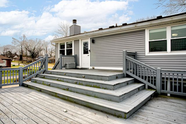 9307 Marse Henry Dr, Jeffersontown, KY 40299