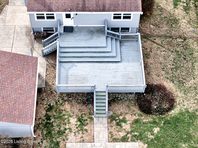 9307 Marse Henry Dr, Jeffersontown, KY 40299