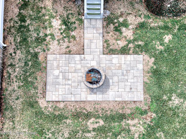 9307 Marse Henry Dr, Jeffersontown, KY 40299