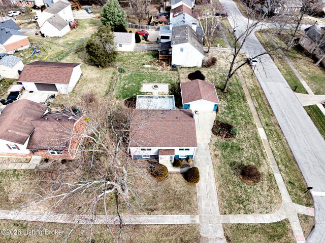 9307 Marse Henry Dr, Jeffersontown, KY 40299