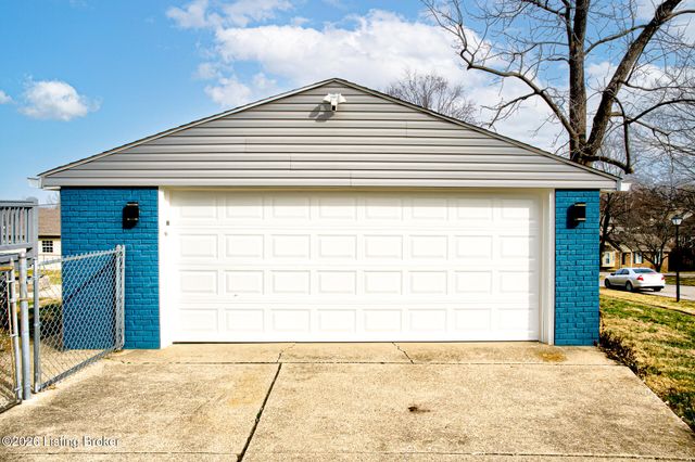 9307 Marse Henry Dr, Jeffersontown, KY 40299