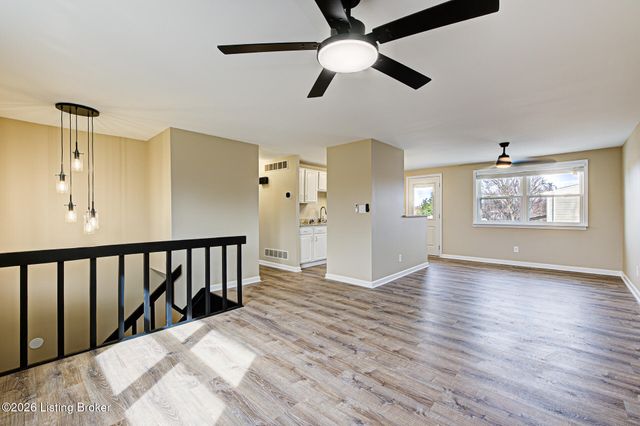 9307 Marse Henry Dr, Jeffersontown, KY 40299