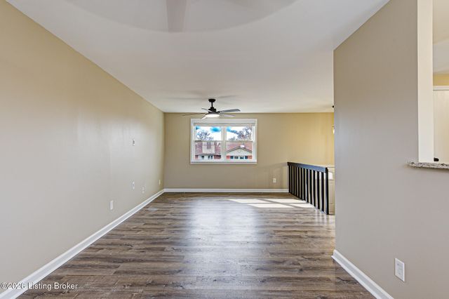 9307 Marse Henry Dr, Jeffersontown, KY 40299