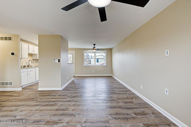 9307 Marse Henry Dr, Jeffersontown, KY 40299