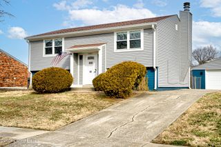 9307 Marse Henry Dr, Jeffersontown, KY 40299