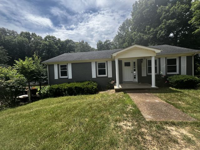 630 Lakeview Cir, Tennessee Ridge, TN 37178