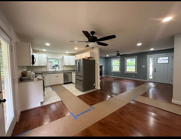 630 Lakeview Cir, Tennessee Ridge, TN 37178