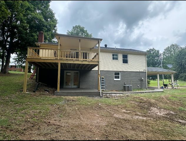 630 Lakeview Cir, Tennessee Ridge, TN 37178