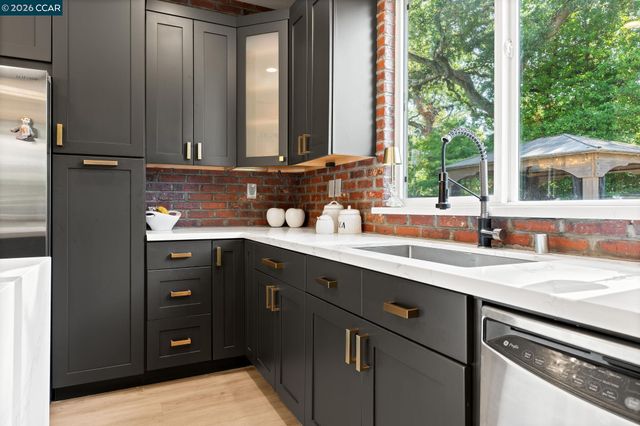 30 Autumn Trail Ln, Walnut Creek, CA 94595