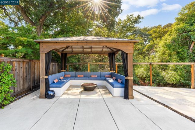 30 Autumn Trail Ln, Walnut Creek, CA 94595