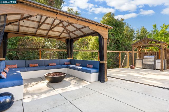 30 Autumn Trail Ln, Walnut Creek, CA 94595