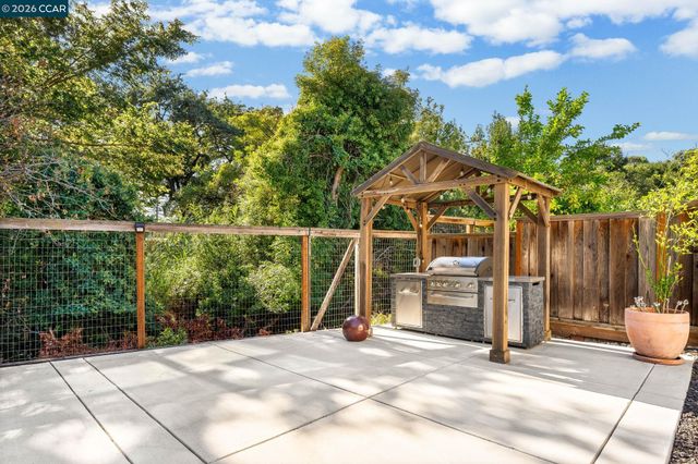 30 Autumn Trail Ln, Walnut Creek, CA 94595