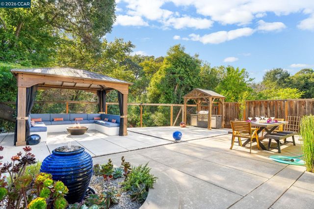 30 Autumn Trail Ln, Walnut Creek, CA 94595