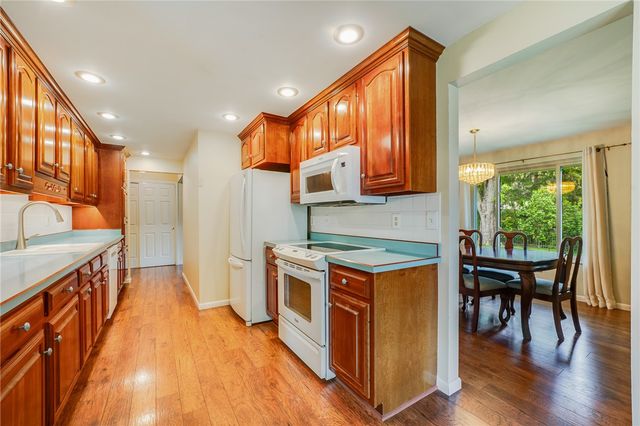 1135 Clintshire Drive, Centerville, OH 45459