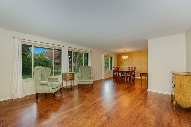 1135 Clintshire Drive, Centerville, OH 45459