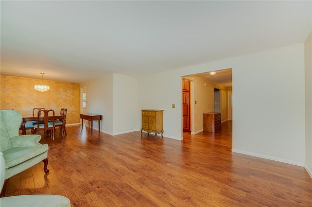 1135 Clintshire Drive, Centerville, OH 45459