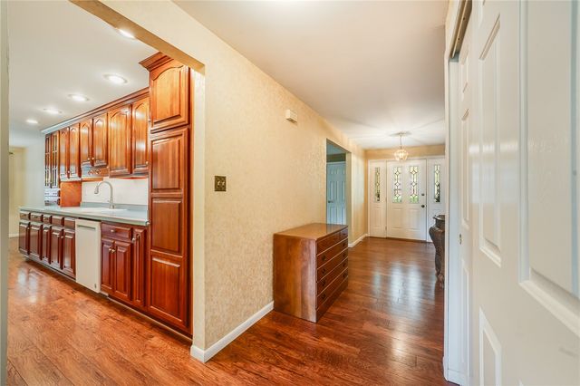 1135 Clintshire Drive, Centerville, OH 45459